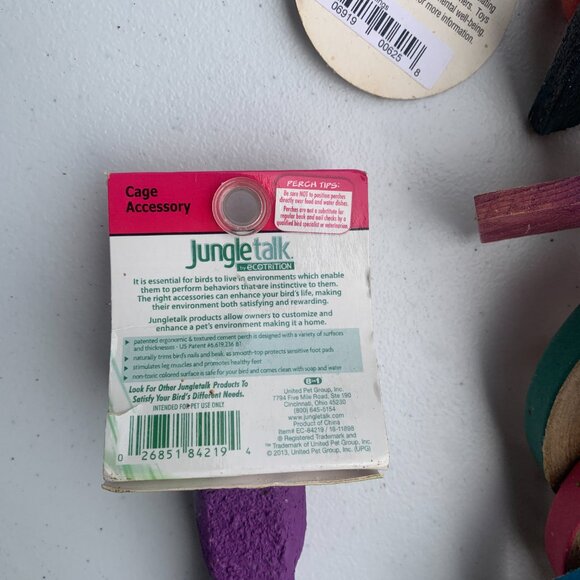 BIRD SUPPLIES - 3pc lot PARROT MACCAW, hanging cage toys, blocks, perch, bowl - Picture 8 of 10